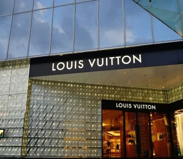 Louis Vuitton qeyri-qanuni biometrik məlumat toplamaqda ittiham olunur