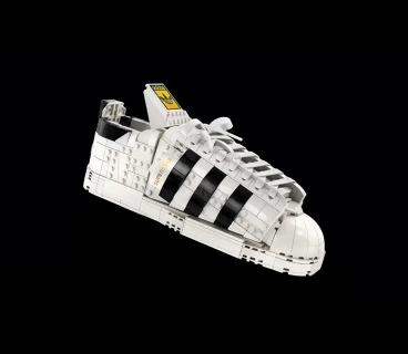 Adidas Superstar ayaqqabıları Lego versiyasında geri qayıdır!