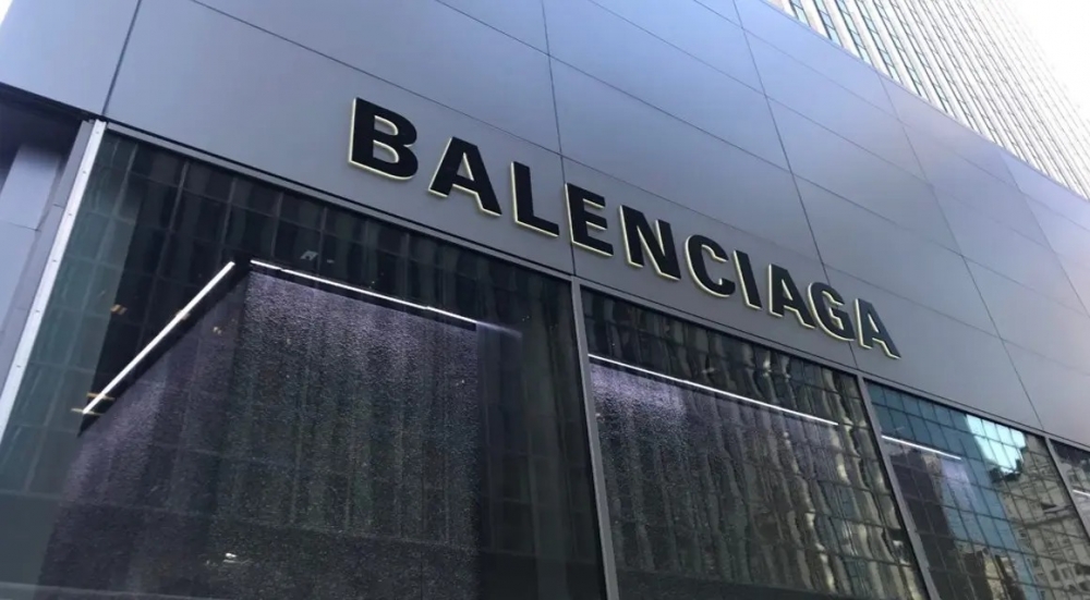 Balenciaga kriptovalyuta ilə ödəniş qəbul etməyə başlayır