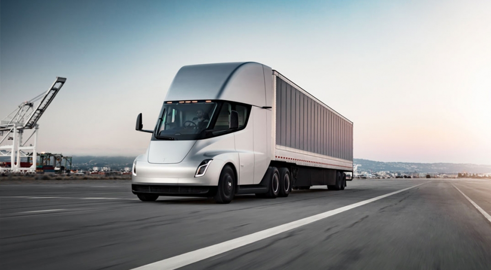 "Tesla"nın ilk elektrikli yük avtomobili "Tesla Semi" təqdim edildi