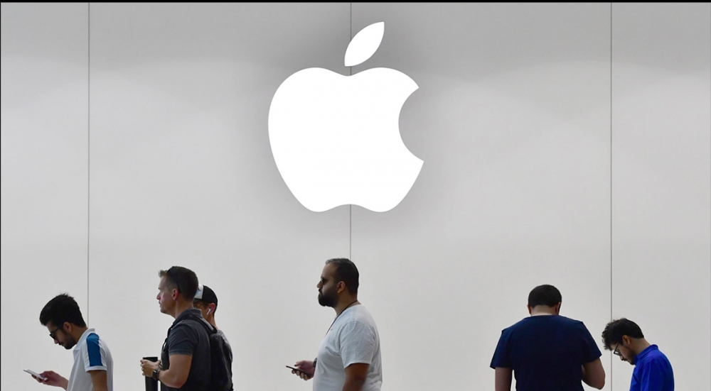 Apple müqaviləli işçilərini işdən çıxarıb