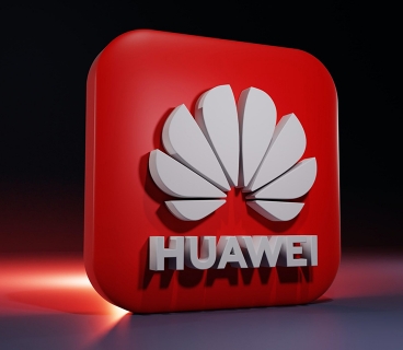 Huawei MWC 2023-də ziyarətçilərə izləmə cihazı taxmaqda ittiham olunur