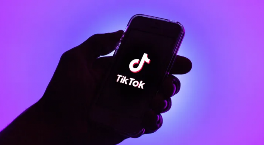 TikTok istifadəçilərin telefonlarını dinləyə bilər