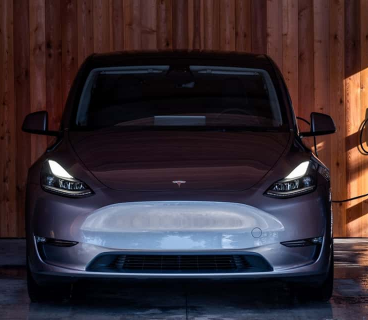 Tesla simsiz elektrik avtomobil şarj cihazı üzərində işləyir