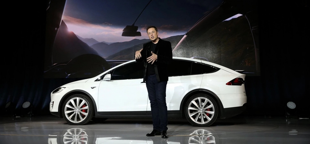 İlon Mask Tesla avtomobillərinin problemli olduğunu qəbul edib