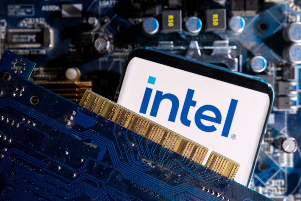 "Intel" has granted 2.2 billion dollars for chip manufacturing