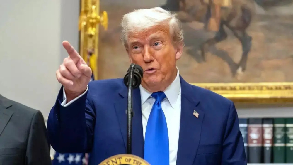 Trump announces plan to impose a $30 billion tax on Apple