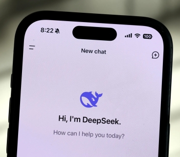 DeepSeek yeni distillə edilmiş R1 modelini təqdim edib