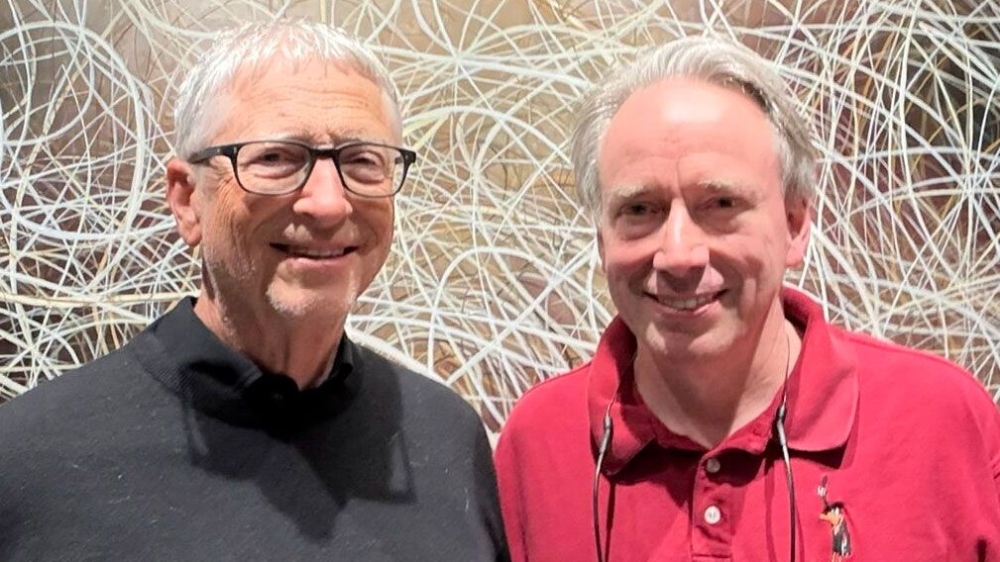 Historic meeting: Bill Gates and Linus Torvalds meet for the first time after years