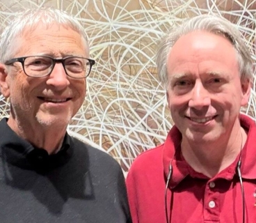 Tarixi görüş: Bill Gates və Linus Torvalds illər sonra ilk dəfə görüşdülər