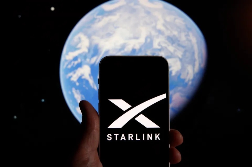 Starlink service experiences global outage