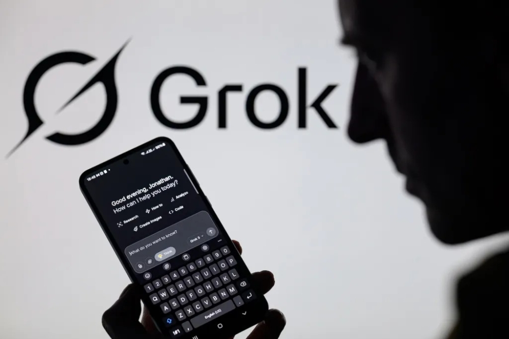 “Grok” çat-botu istifadəçilərin yüz minlərlə söhbətini internetə sızdırıb