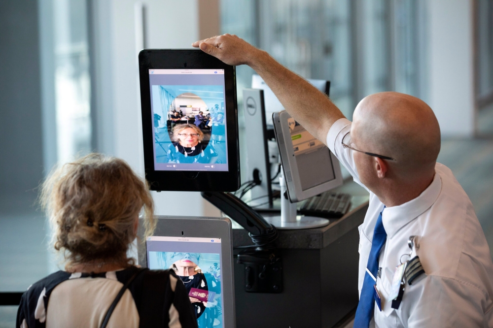 New Technology: Facial Recognition Payment System Being Tested in Public Transport
