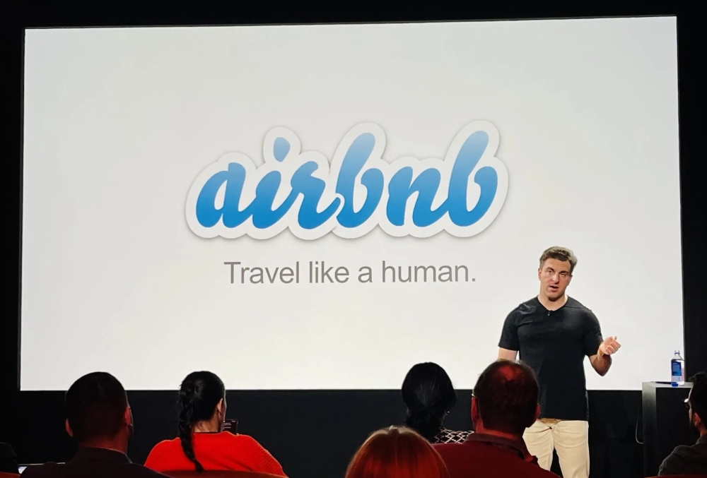 Airbnb CEO-su: Sİ turizm sektorunu əvəz edə bilməz