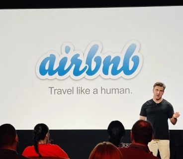 Airbnb CEO-su: Sİ turizm sektorunu əvəz edə bilməz