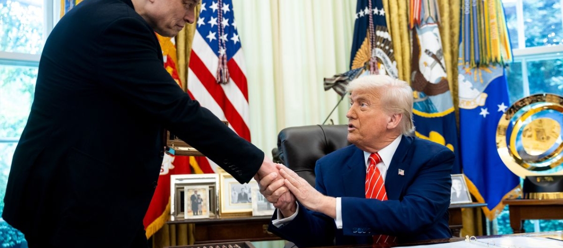 xAI Grok'u ABŞ Hökumətinə Cəmi 42 Sentə Təklif edir