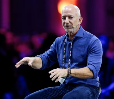 Ceff Bezos: Milyonlarla insan yaxın illərdə kosmosda yaşayacaq