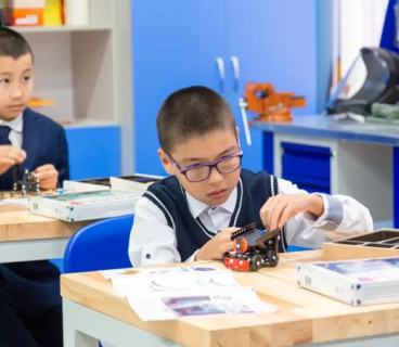 Parents in Kazakhstan to be fined for students using phones in class