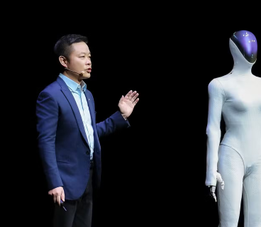 Xpeng “Iron” adlı insanabənzər robotunu təqdim etdi