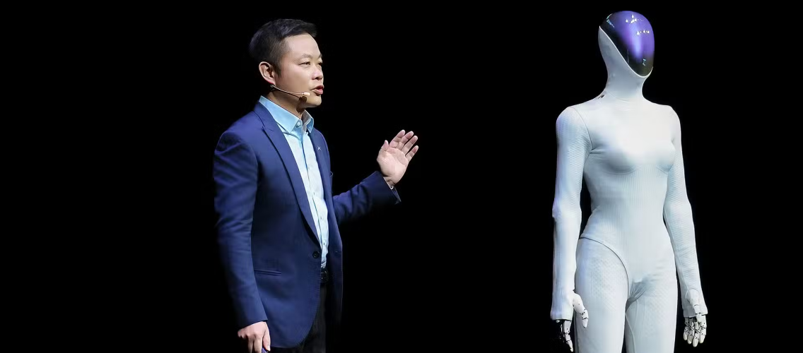 Xpeng “Iron” adlı insanabənzər robotunu təqdim etdi