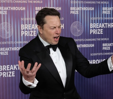 Tesla səhmdarları İlon Maskın 1 trilyon dollarlıq ödəniş paketini təsdiqləyib