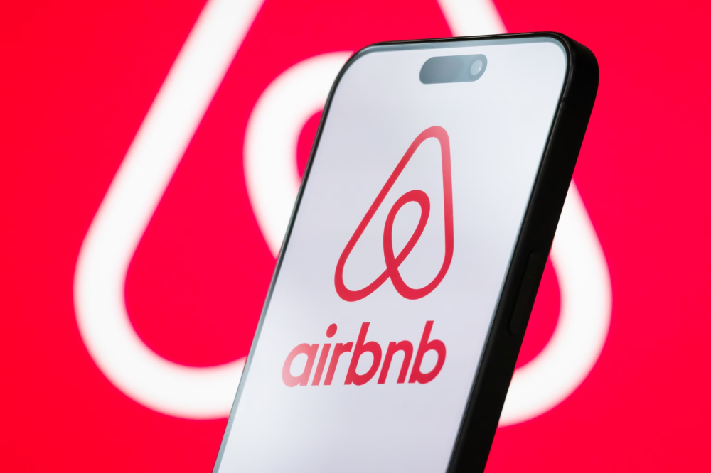 Airbnb launches food delivery service