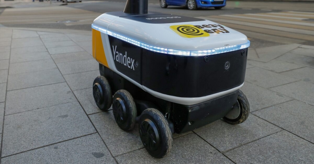 "Yandex Lavka" launches robot courier service in Saint Petersburg