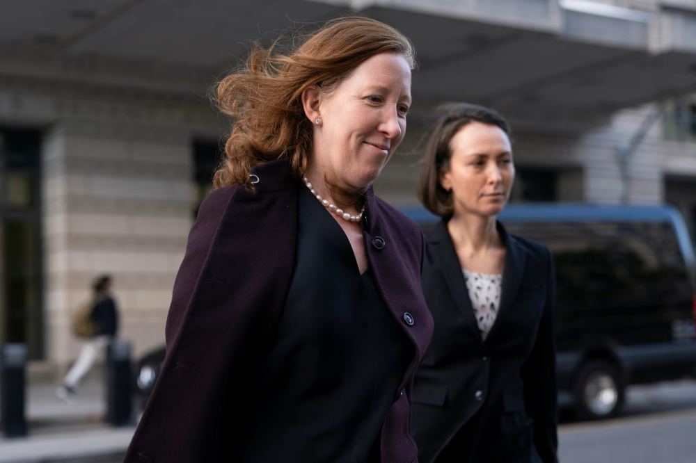 Apple Metanın baş hüquqşünasını komandasına cəlb edib