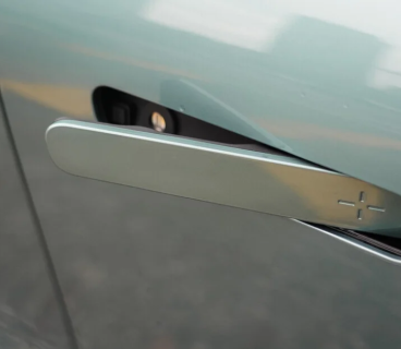 Çin avtomobillərində çıxan qapı tutacaqları qadağan edildi