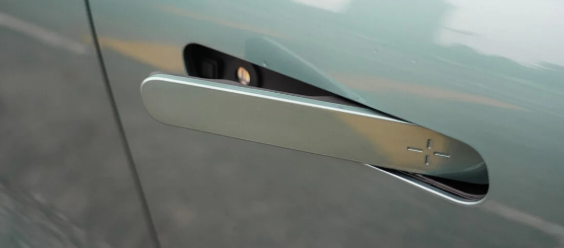 Çin avtomobillərində çıxan qapı tutacaqları qadağan edildi