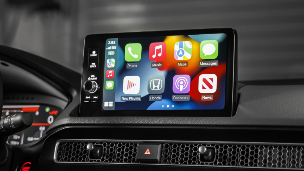 Apple will allow voice-activated AI chatbots in CarPlay