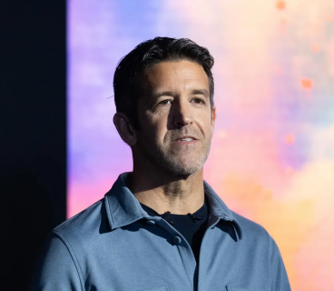 Who is the new Apple CEO John Ternus?