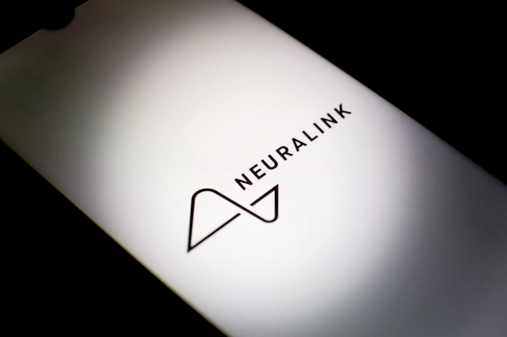 Oman fondu Elon Maskın Neuralink startapına investisiya etdi