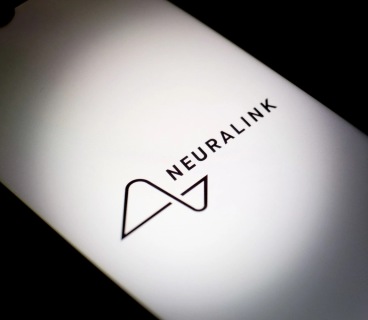 Oman fondu Elon Maskın Neuralink startapına investisiya etdi