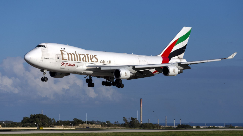 Emirates təyyarələrində pulsuz Starlink interneti istifadəyə verildi