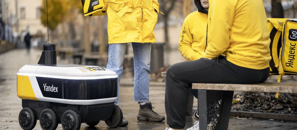 “Yandex” robot və canlı kuryeri birləşdirən yeni sistem işə saldı