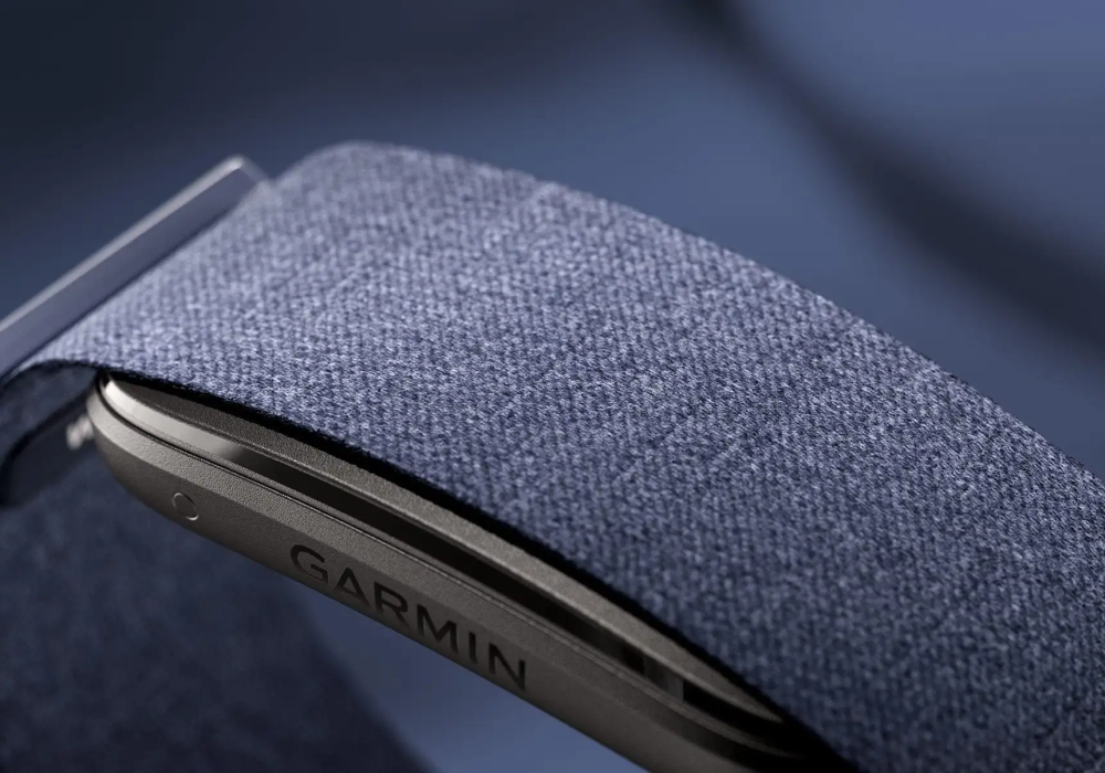 Garmin introduces a smart bracelet that competes with Whoop