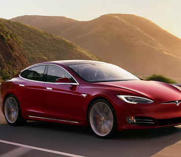Tesla 10 milyonuncu elektromobilini istehsal etdi