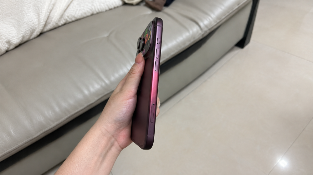 Red iPhone 18 Pro Models Reportedly Losing Their Color